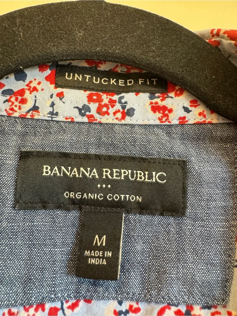 Banana Republic Men's Light Blue Floral Untucked Fit Shirt medium